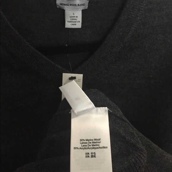 NWT DKNY soft Merino wool blend sweater - Picture 5 of 8